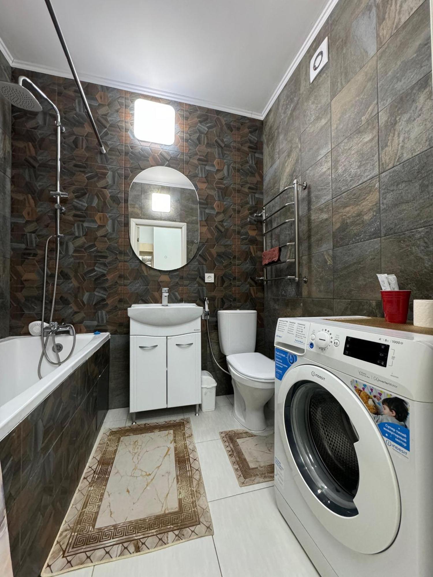 Двухкомнатная Квартира В Жк Арбат Almaty Eksteriør bilde